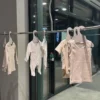 Bio Kleiderbügel Baby mit Querstange grau