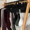 Kleiderbügel mit Querstange schwarz